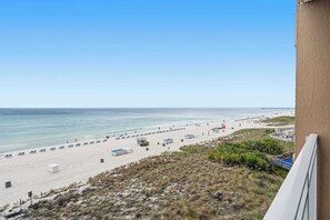 On the beach - Beachfront Condo with gorgeous views, shared pool & beach access (Panama City Beach)