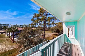 Property grounds - Relaxing retreat with Lake Powell views, dock access, 2 pools, & screened patio (Panama City Beach)