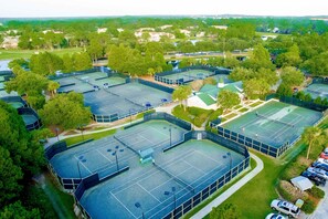 Sports court - Sunny condo with pools, hot tub, tennis court, grilling area, balcony (Miramar Beach)