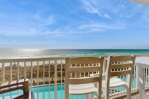 Property grounds - Picturesque Gulf-Front Condo Steps To Beach Gulfside Pool & Exercise Room (Fort Walton Beach)