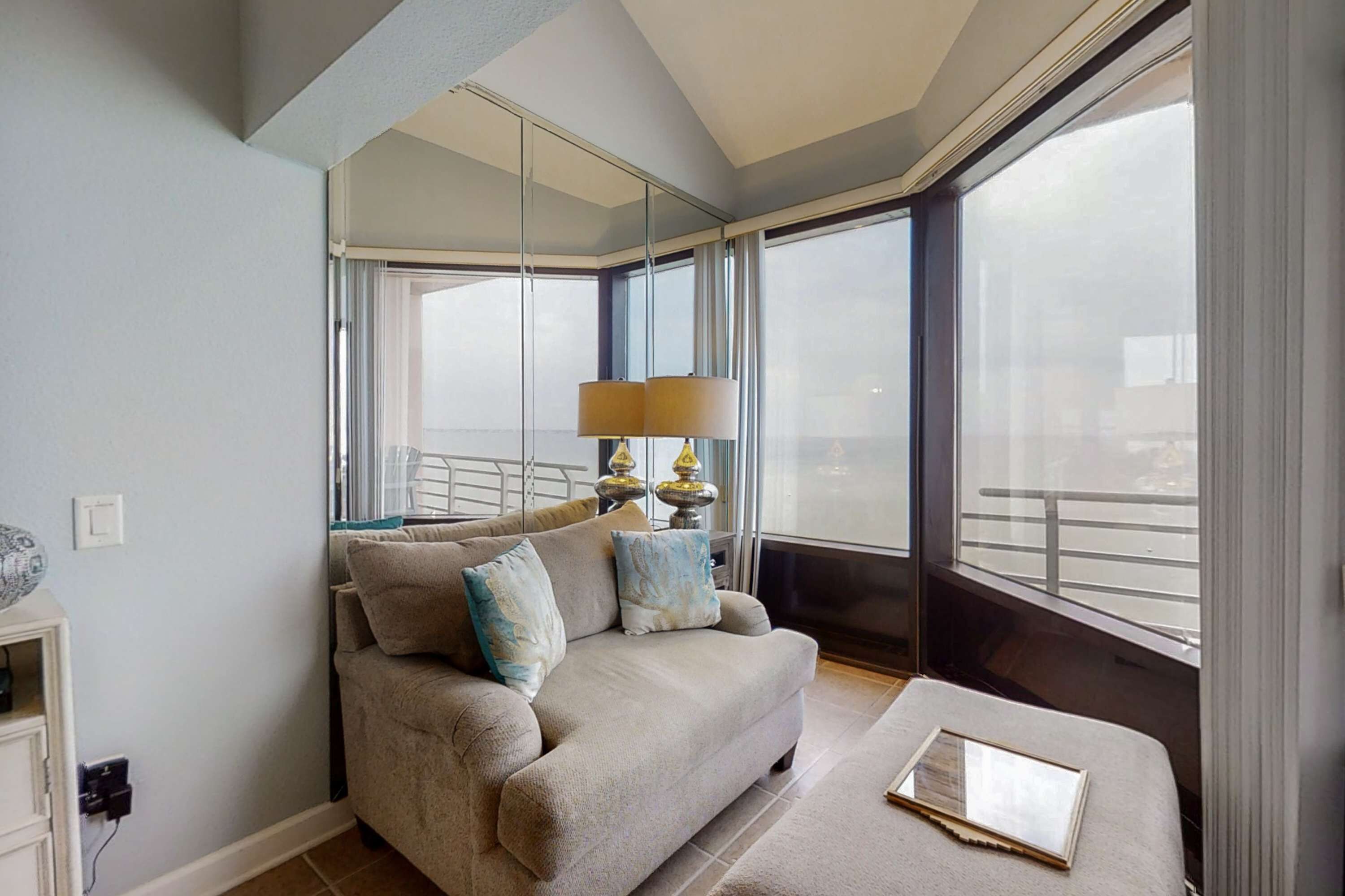 Fernseher, Kamin, Arbeitsbereiche