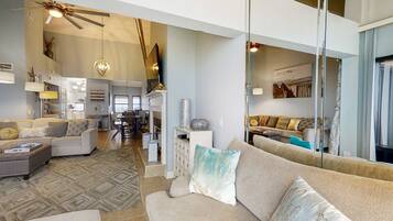 Fernseher, Kamin, Arbeitsbereiche