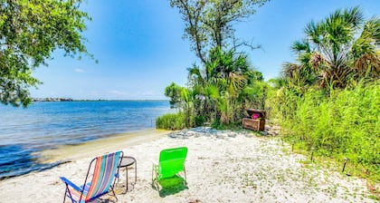 Cozy soundfront studio with shared pool, beach access & close to everything