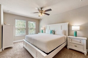 3 bedrooms, iron/ironing board, WiFi, bed sheets - Two-story townhome near the beach with WiFi, washer and dryer (Pensacola)