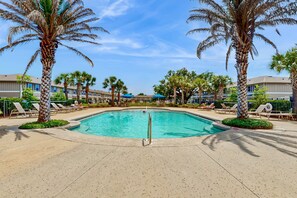 Pool - Two-story townhome near the beach with WiFi, washer and dryer (Pensacola)