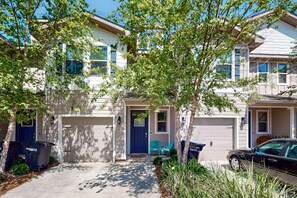 Exterior - Two-story townhome near the beach with WiFi, washer and dryer (Pensacola)