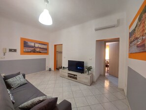 TV - Casa Rina von Holiday World by Interhome (Genova)