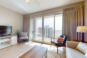 TV, DVD player, offices - Well-appointed 15th-floor condo w/balcony, beach views, shared pool & tennis (Miramar Beach)