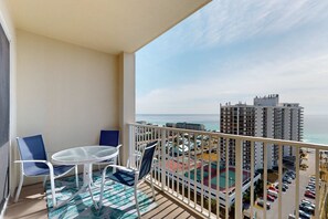 Outdoor dining - Well-appointed 15th-floor condo w/balcony, beach views, shared pool & tennis (Miramar Beach)