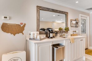 Interior - Dog-friendly, beachfront dream with a wet bar & two furnished balconies (Pensacola Beach)
