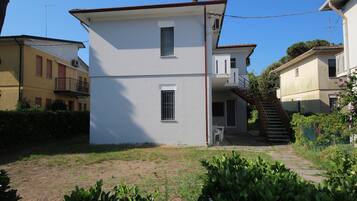 Huoneisto, 2 makuuhuonetta, näköala puutarhaan | Ulkopuoli