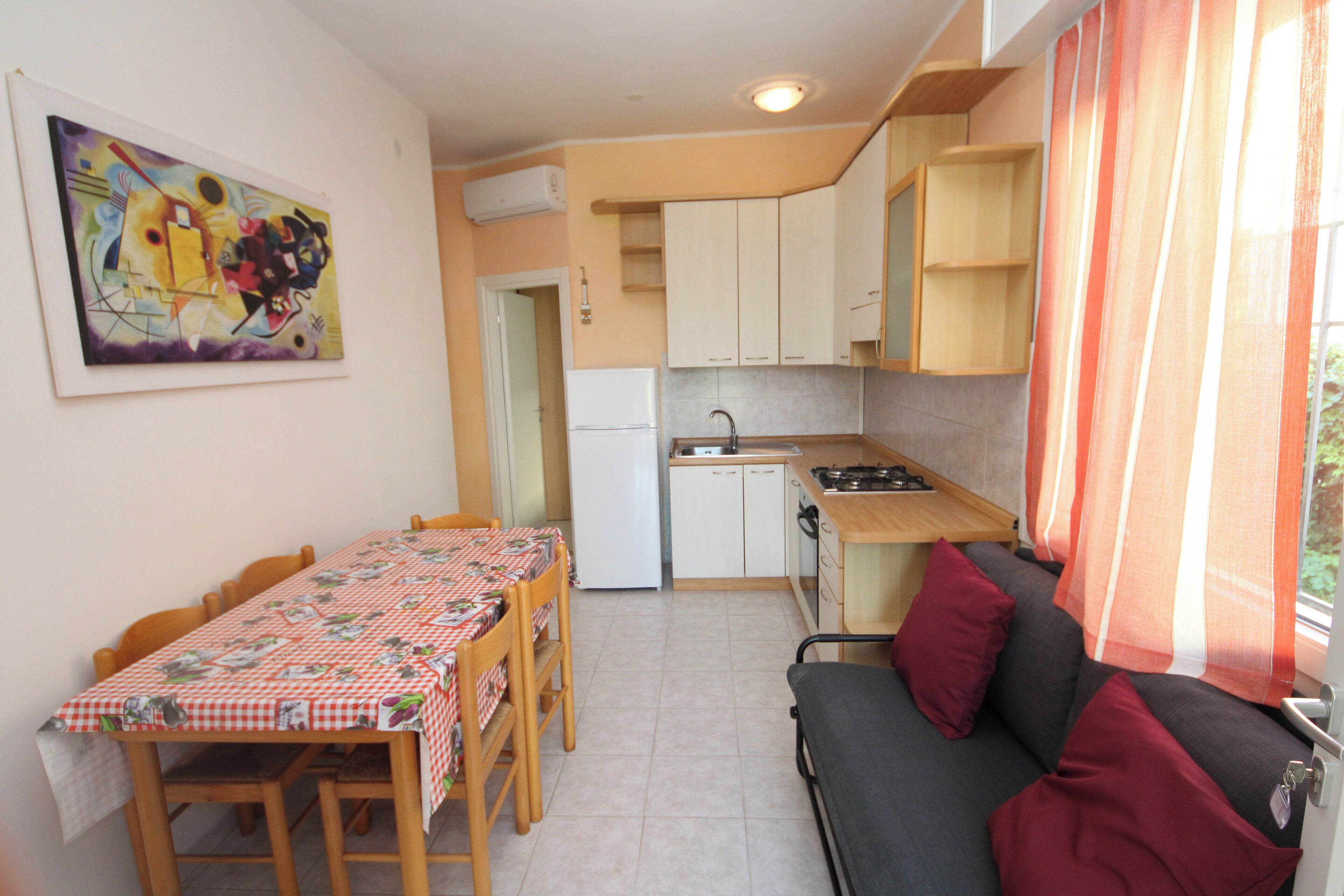 Huoneisto, 2 makuuhuonetta, näköala puutarhaan | Olohuone