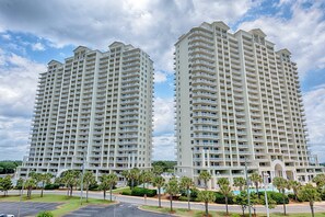 Exterior - Charming 16th-floor condo w/furnished balcony, beach & Gulf views, shared pool (Miramar Beach)