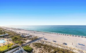 On the beach - Gulf-Front Condo w/ Free WiFi & Shared Pools/Hot Tub/Sauna - Snowbird Friendly (Destin)