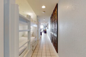 1 bedroom, iron/ironing board, Internet, bed sheets - Gulf-Front Condo w/ Lovely Gulf View, Beach Access & Shared Pool/Hot Tub/Gym (Destin)