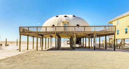 Unique waterfront home with wraparound deck and private grill - free WiFi