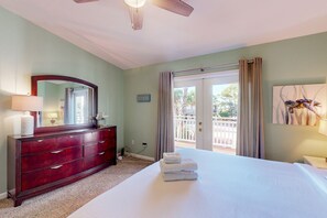 4 عدّة غرف نوم ومكواة/لوح كي وواي فاي وملاءات أسرّة