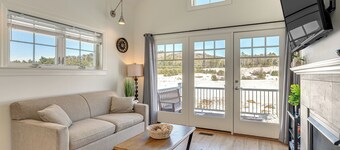 Mtn Views + Resort Perks: Cozy Cottage in Thornton