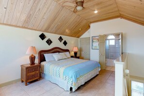 3 bedrooms, WiFi, bed sheets - Dog-friendly beachfront home with a washer&dryer, central AC, beach access (St. George Island)