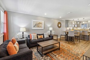 TV, offices - Ocean-view townhouse across street from beach with patio, W&D, streaming, AC (Port St. Joe)