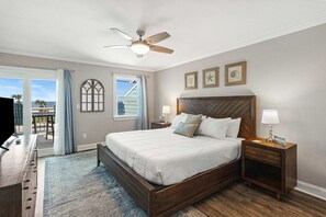 2 quartos, escrivaninha, ferros/tábuas de passar roupa, berço de viagem