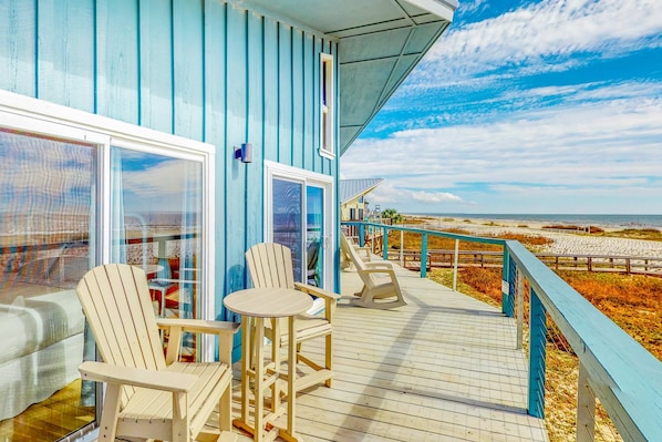 Terrace/patio - Gulf-front home with WiFi, private beach boardwalk & views - dog-friendly (Port St. Joe)