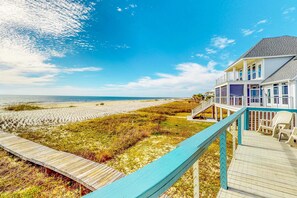 Terrace/patio - Gulf-front home with WiFi, private beach boardwalk & views - dog-friendly (Port St. Joe)