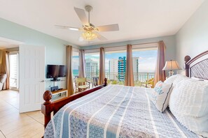 3 bedrooms, iron/ironing board, WiFi, bed sheets - Spacious home with gorgeous gulf views, pool, large balcony, & fitness center (Destin)