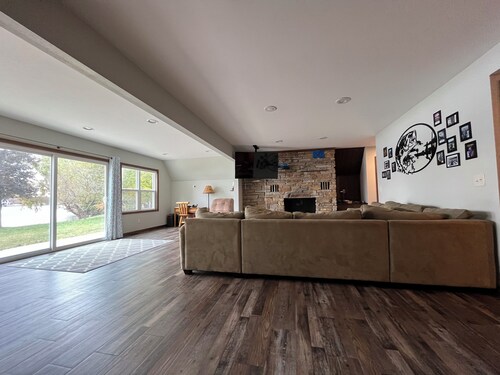 Charming 3-bedroom waterfront cottage in beautiful Nekoosa with AC