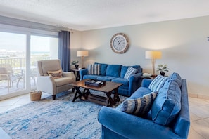 TV, offices - Islander 412 (Destin)