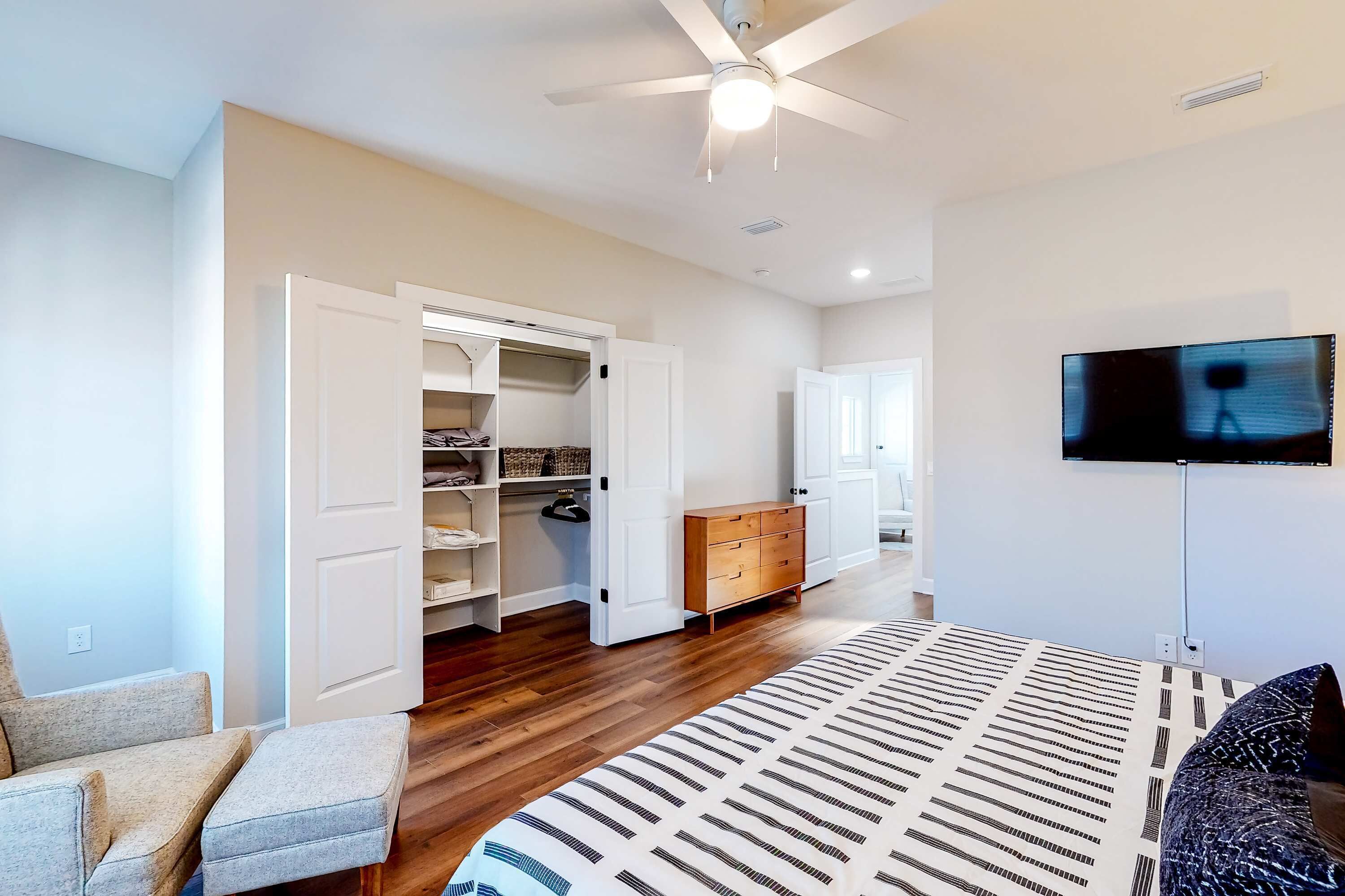 Downtown Home - Wifi, Central Ac, Private Washer&dryer, & Balcony - Dog-friendly - Pensacola, FL