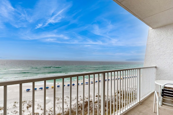 Property grounds - Sixth-Floor Oceanfront Condo with washer&dryer, Central AC, pool (Miramar Beach)