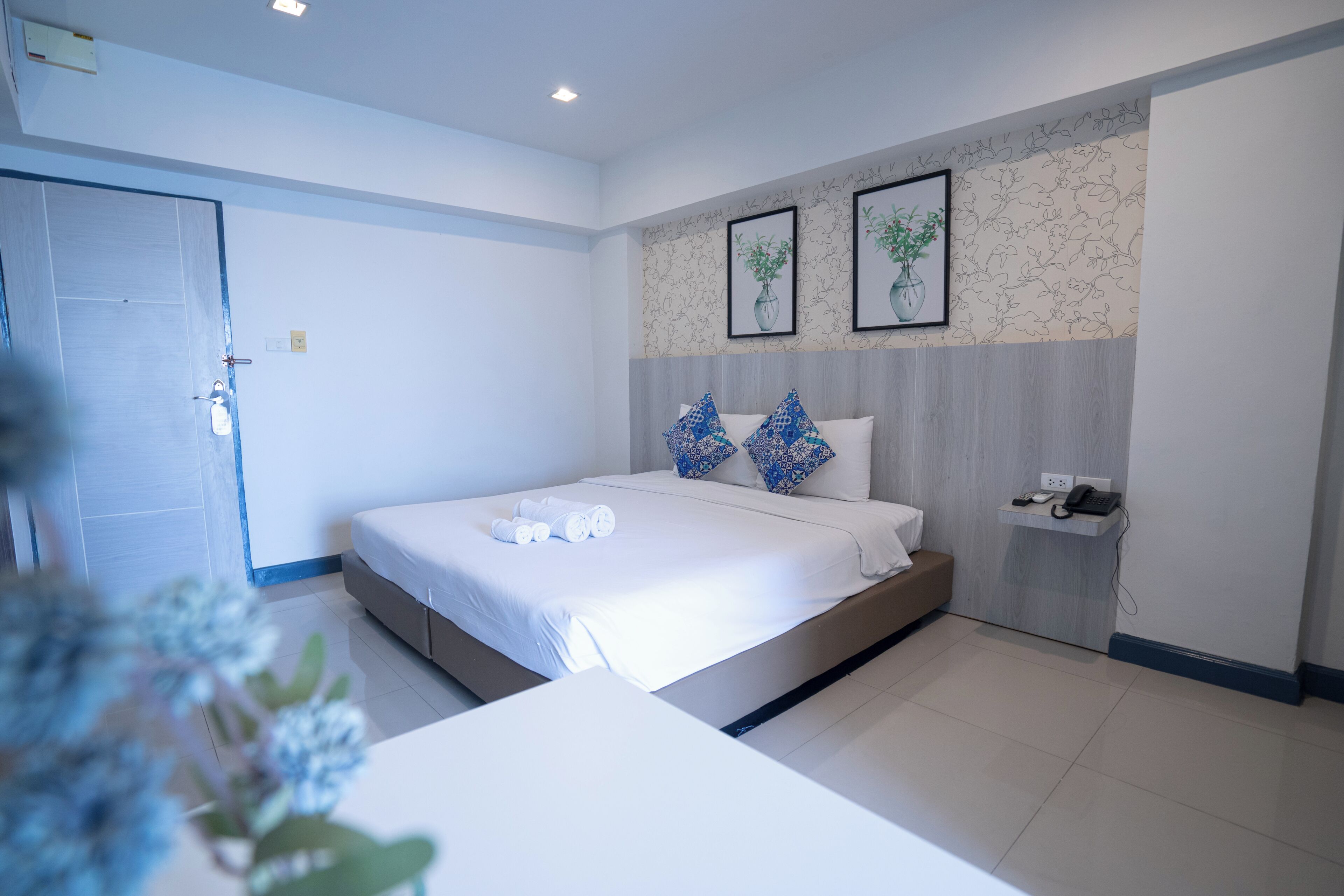 Deluxe Double Room | Laptop workspace, soundproofing, free WiFi, bed sheets