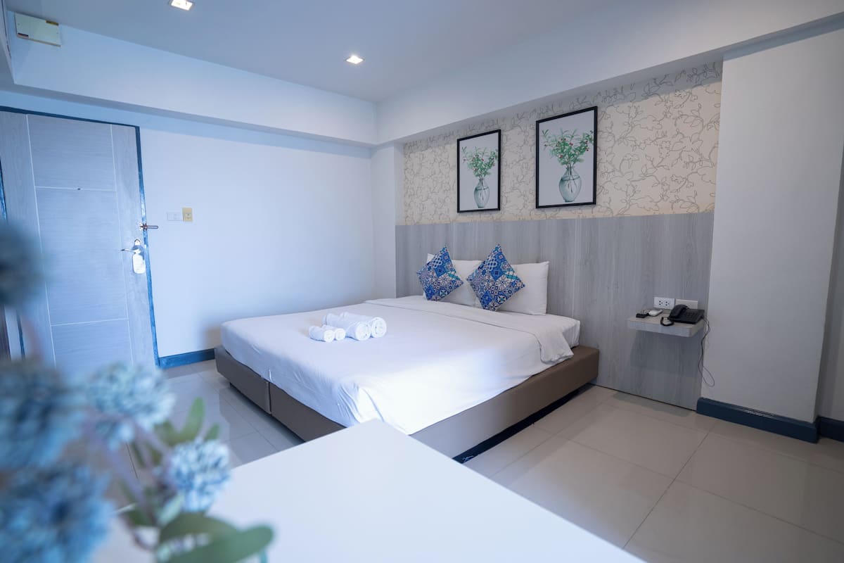 Habitación Deluxe doble | Espacio para trabajar con un portátil y sistema de insonorización