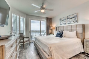 4 bedrooms, iron/ironing board, WiFi, bed sheets - Blu 101 - Luxurious first-floor condo with hot tub, heated outdoor pool - near entertainment (Fort Walton Beach)