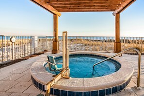 Outdoor spa tub - Blu 101 - Luxurious first-floor condo with hot tub, heated outdoor pool - near entertainment (Fort Walton Beach)