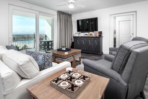 TV, DVD player, offices - Blu 101 - Luxurious first-floor condo with hot tub, heated outdoor pool - near entertainment (Fort Walton Beach)