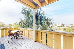 Outdoor dining - Remodeled beachside townhome w/ Gulf views and pools - snowbirds welcome (Pensacola Beach)