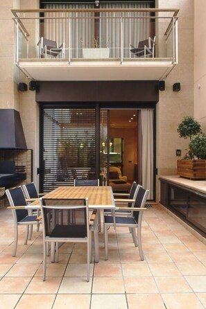 Outdoor dining - Luxuriöse Villen in Barcelona by Interhome (Barcelona)