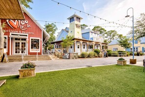Exterior - Pleasant studio at The Baytowne Wharf w/ shared pool, hot tub, shopping, & events (Miramar Beach)