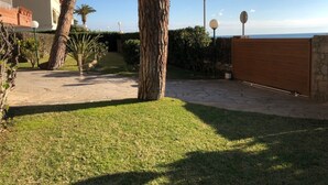Unclassified image, 3 of 32, button - Wohnung an der Strandpromenade by Interhome (Arenys De Mar)
