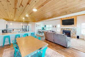 Interior - Cozy Gulf-View Beach House with Foosball, Patio, AC & washer&dryer - Pets Welcome (Port St. Joe)