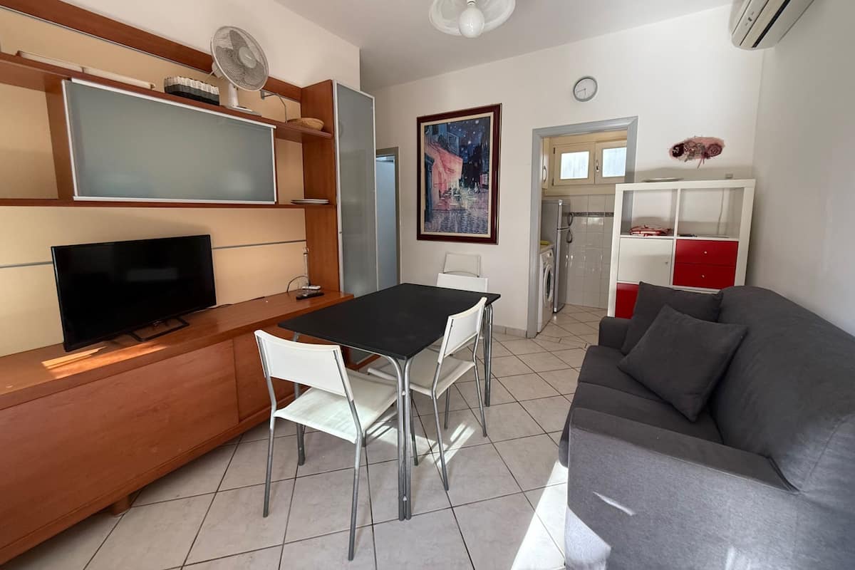 アパートメント 2 ベッドルーム パティオ ガーデンビュー | リビングルーム