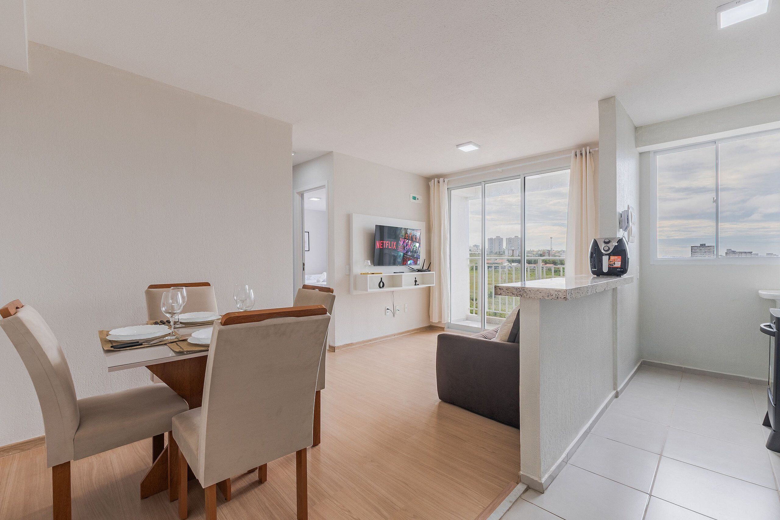 Basic Apartment | Dining