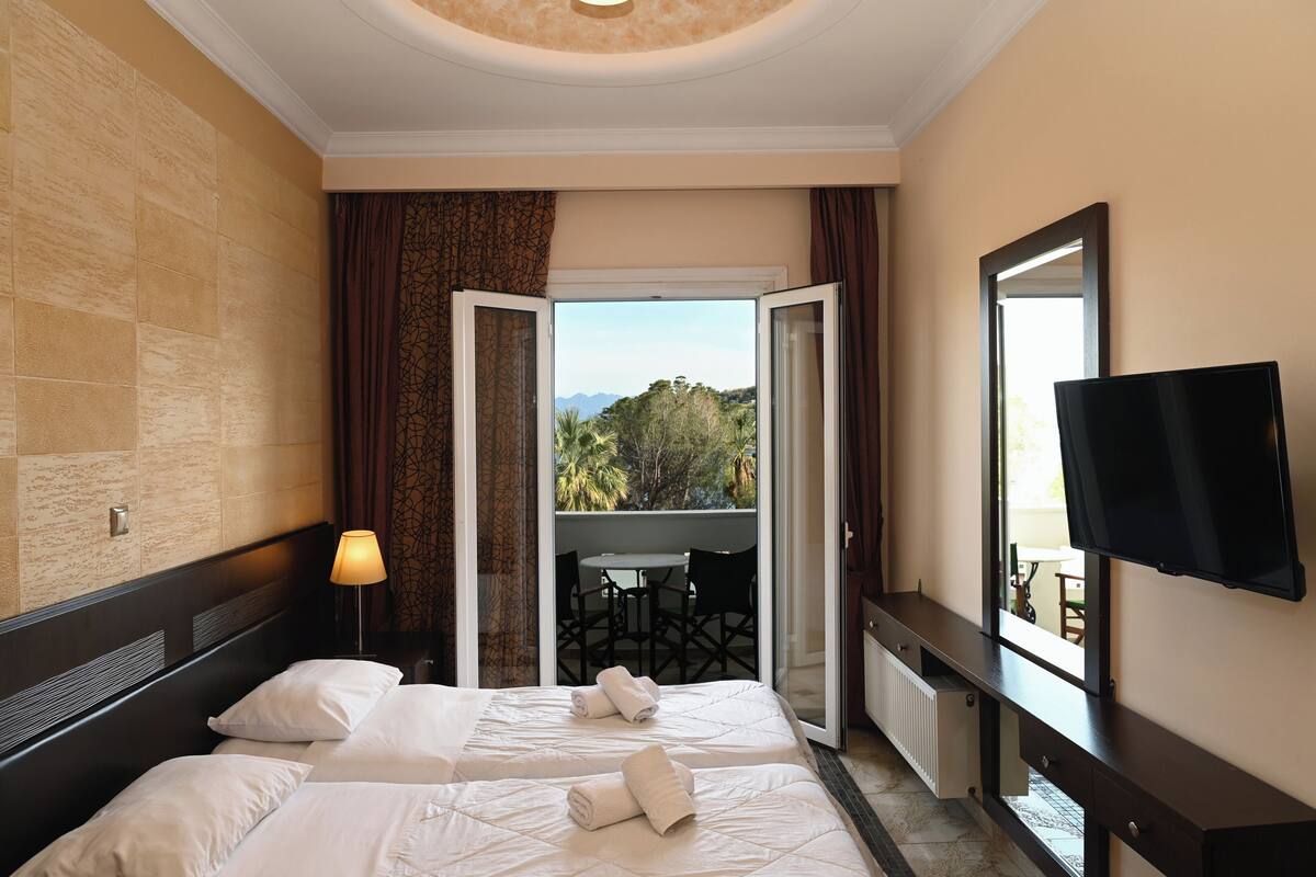 Standard Room, Sea View | Blackout drapes, iron/ironing board, free WiFi