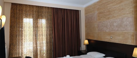 Chambre Standard, vue sur la mer | Rideaux dâobscurcissement, fer et planche Ă repasser