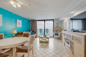 Interior - 15th Floor Stunning Condo, Splash pad w/ multiple pools & hot tub (Destin)