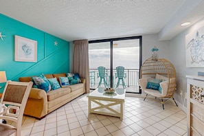 TV, DVD player, offices - 15th Floor Stunning Condo, Splash pad w/ multiple pools & hot tub (Destin)