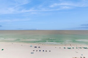 On the beach - 15th Floor Stunning Condo, Splash pad w/ multiple pools & hot tub (Destin)