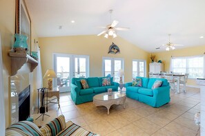 TV, offices - Bayfront home on the East End with private heated pool, fishing pier & deck (St. George Island)